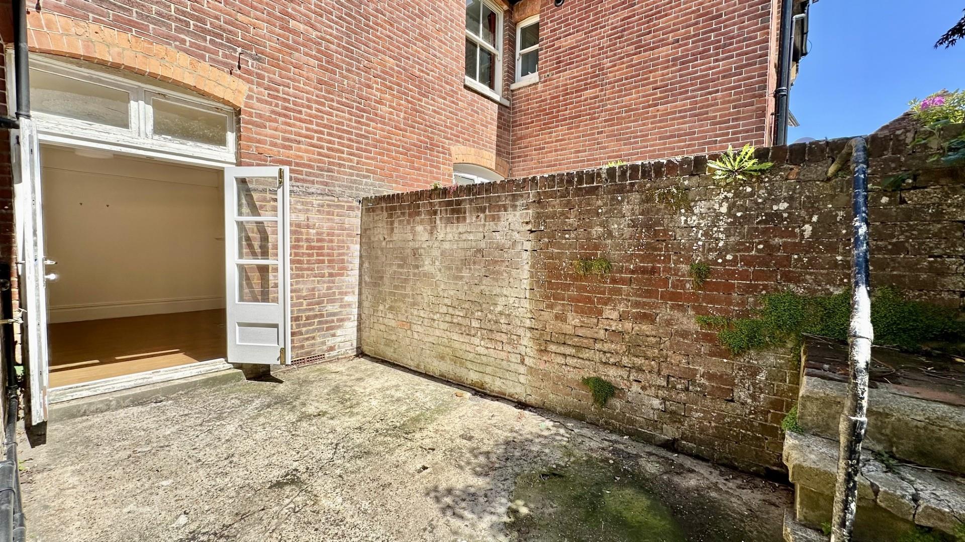 2 bed property in Lower Park Road, Hastings